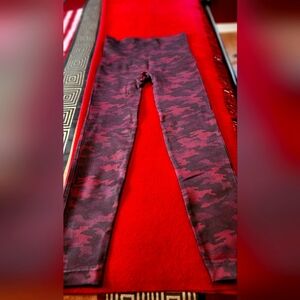 SPANX Unworn NW/O Tags Burgundy Camo Leggings LG